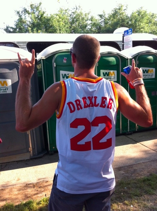 Illustration for article titled Look At These Fucking Hoopsters At Lollapalooza: Part Two